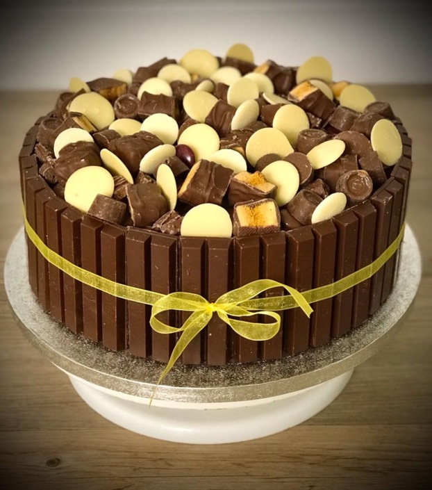 Chocolate Kit Kat cake